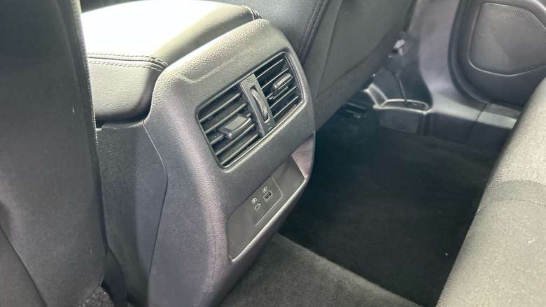 Nissan Qashqai 1.3 DiG-T MH N-Connecta 5dr Petrol Hatchback